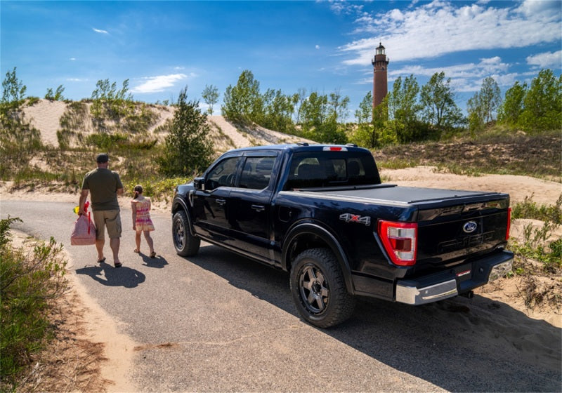 Roll-N-Lock Chevy Silverado/Sierra SB 77-3/4in M-Series Retractable Tonneau Cover